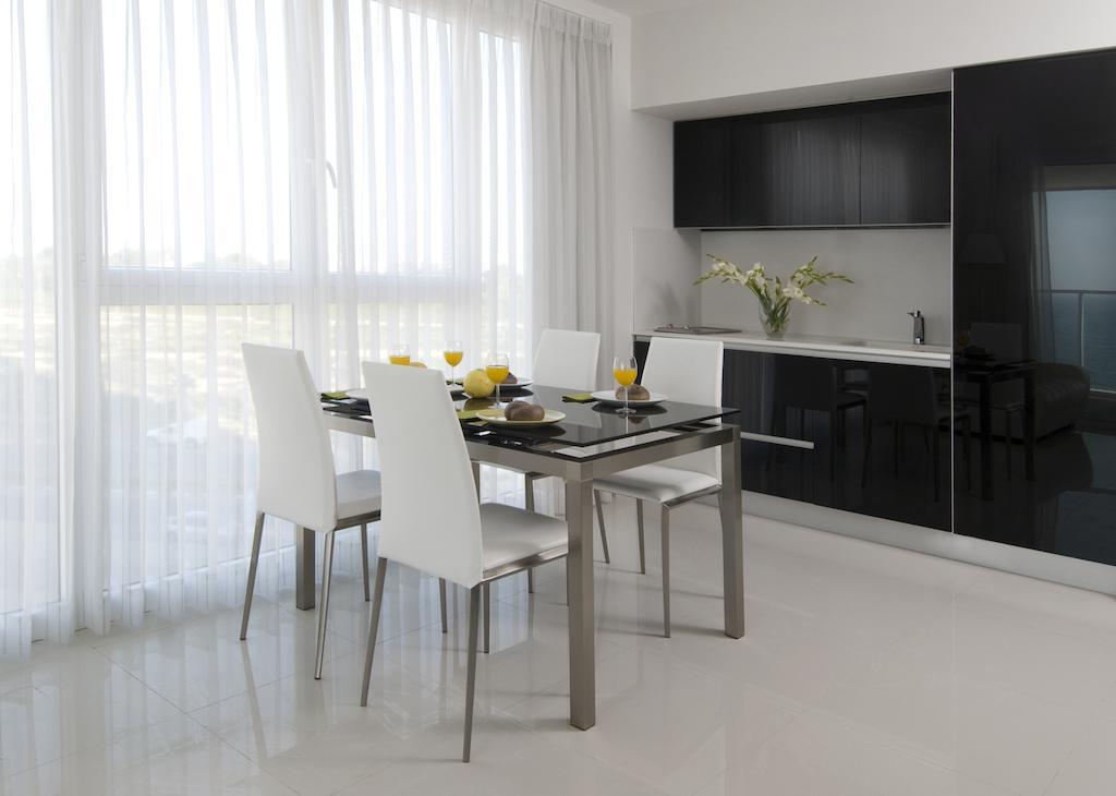 Island Luxurious Suites Hotel And Spa Netanya Rum bild